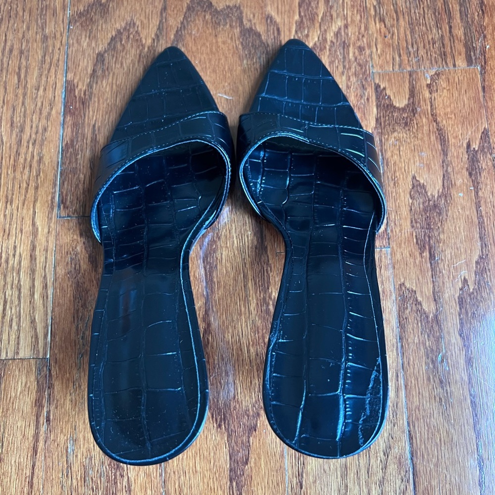 Chic Black Croc-Embossed Women's Heels NWT - Picture 3 of 5